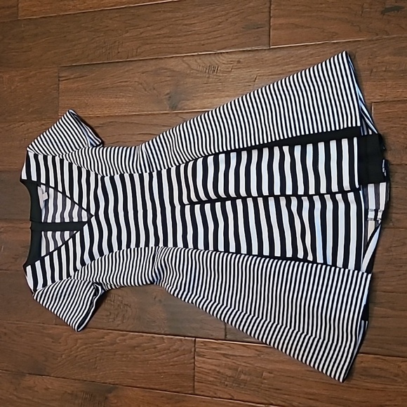 💥3for$12💥 Banana Republic women's striped dress with flared skirt size 4 - Picture 1 of 10